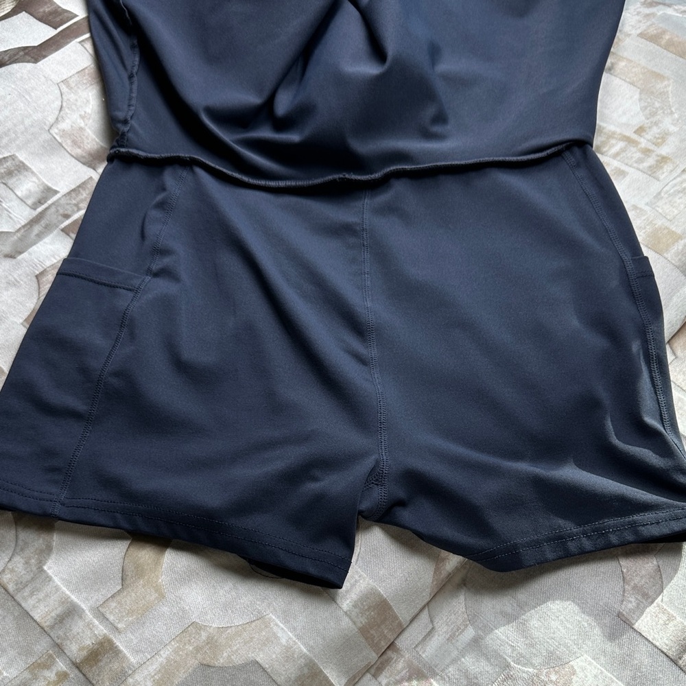 Stylish Navy Fabletics Sport Skirt with inbuilt shorts. Size L - Picture 2 of 3